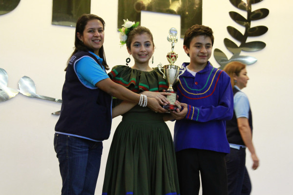 Alumnos de escuelas bilingües se lucen en Festival