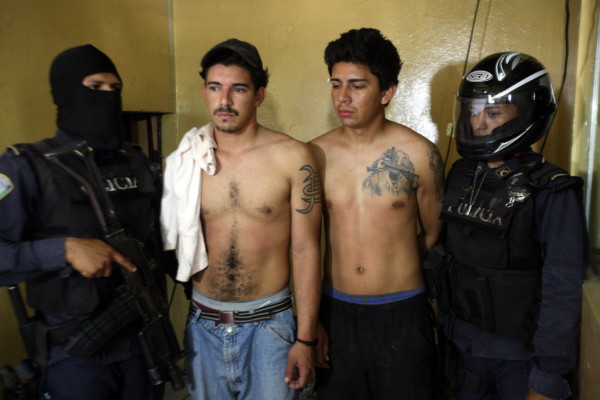 Policías lo salva de ser ultimado por mareros