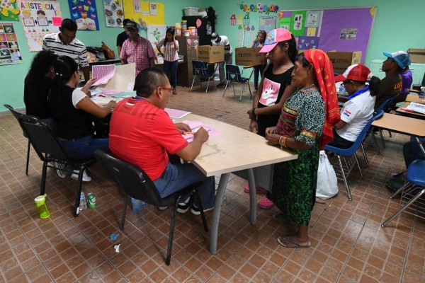 General view of a polling station during presidential and parliamentary elections in Kuna Negra municipality, Panama City on May 5, 2019. - Panamanians went to the polls Sunday to elect a new president after a campaign dominated by concerns about corruption. (Photo by Luis ACOSTA / AFP)