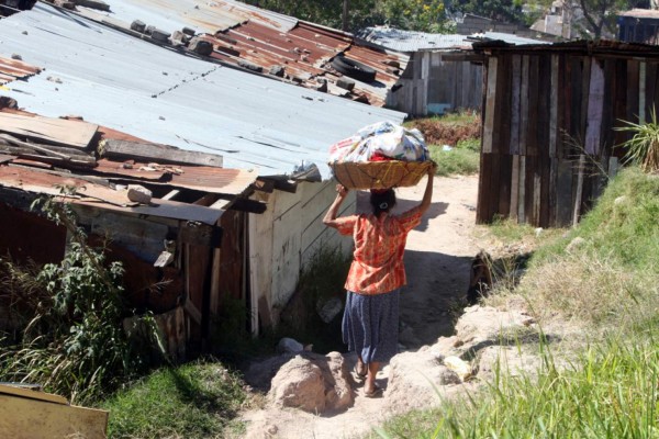 Fosdeh cuestiona estrategia para reducir pobreza en Honduras   