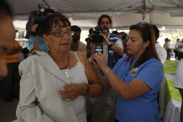 Enfermeras, listas para la vacunación contra la AH1N1