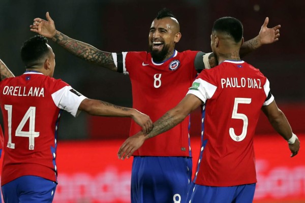 Chile suma su primer triunfo a costas de Perú y gracias a Arturo Vidal