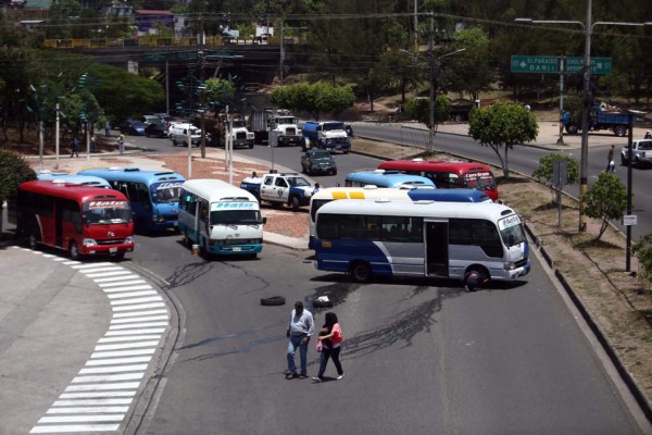 Transportistas rechazan subsidio al combustible y alza de L1.00 al pasaje
