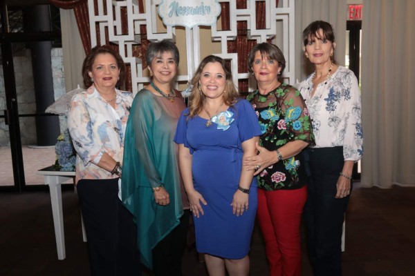 Desayuno maternal por el nuevo bebé