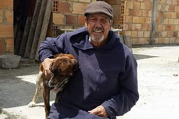 Asesinan a balazos a sacerdote en plena celebración de misa