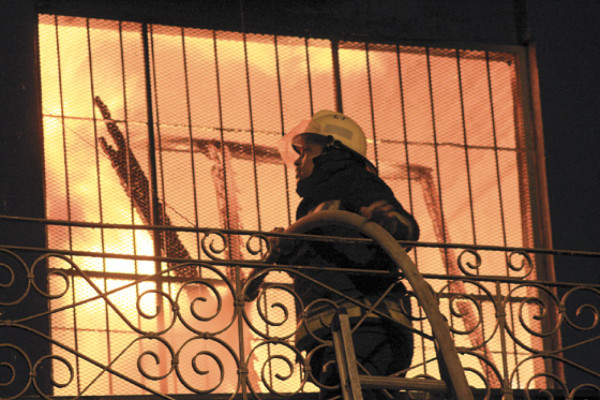 Arden dos comerciales