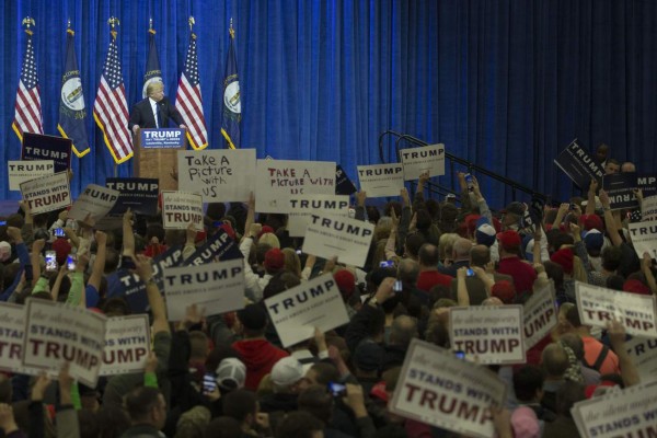 Trump imparable entre republicanos; Hillary saca ventaja a Sanders