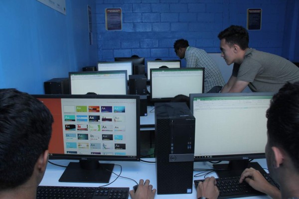 Centros de Alcance capacitan para crear emprendimientos