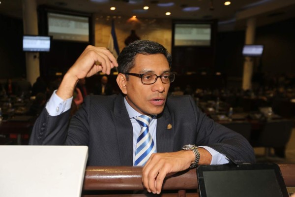 Partido Nacional consultará cómo reglamentar reelección