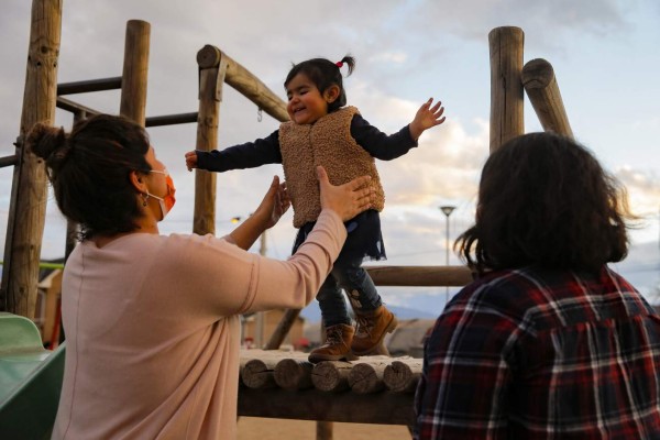 Parejas homosexuales anhelan matrimonio igualitario en Chile