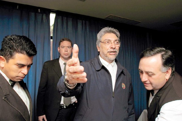 Benedicto XVI acepta dimisión de Lugo