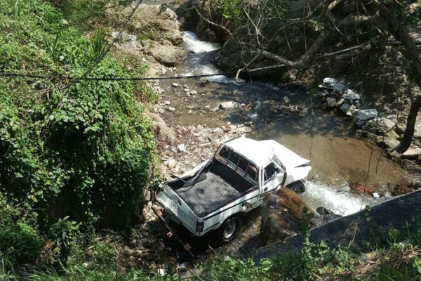 Mujer embarazada muere en accidente en Cofradía