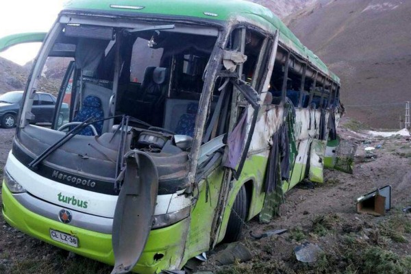 Identifican a los 19 muertos en vuelco de bus en frontera argentino-chilena  