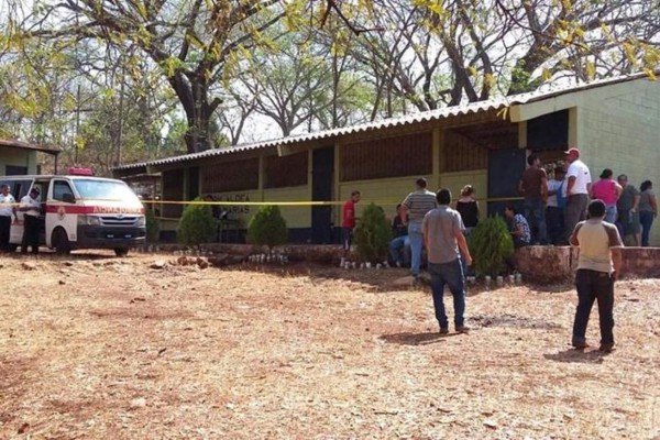 Un profesor es asesinado frente a sus 14 alumnos