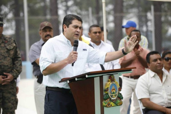 Juan Orlando Hernández lamenta las 37 muertes durante Semana Santa en Honduras