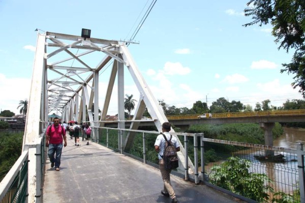 En el centro de La Lima está el primer puente que se construyó en la zona, gracias a la compañía norteamericana Tela Railroad Company, una subsidiaria de Chiquita Brands.