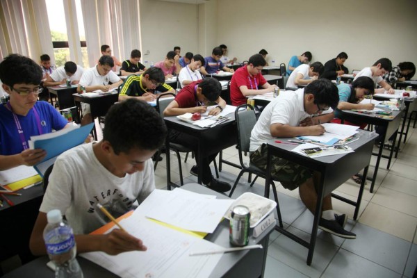 Participantes de olimpiadas matemáticas a medir sus fuerzas en Geometría