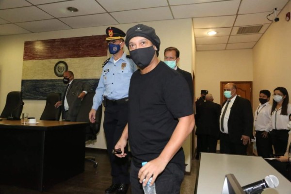 Ronaldinho es puesto en libertad tras varios meses de permanecer detenido en Paraguay