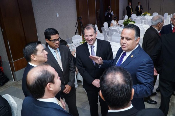 Club Rotario concede galardón a Jorge Canahuati y Diego Pulido