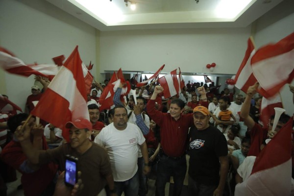 Liberales piden al médico Juan Abastida que busque la alcaldía sampedrana