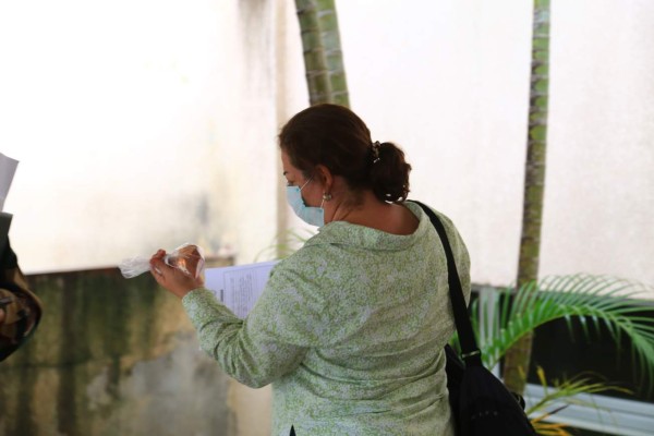 Médicos recomiendan uso de mascarillas para evitar afecciones por humo