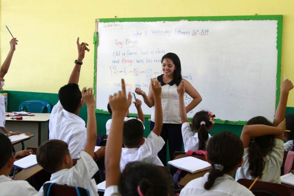 Honduras reanudan nombramientos de docentes