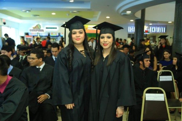 La primera graduación del 2016 de Unitec
