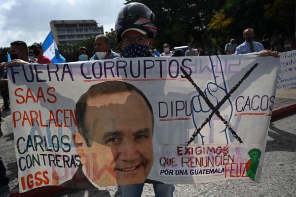 Demonstrators take part in a protest demanding the resignation of Guatemalan President Alejandro Giammattei, in Guatemala City on December 5, 2020. (Photo by Johan ORDONEZ / AFP)
