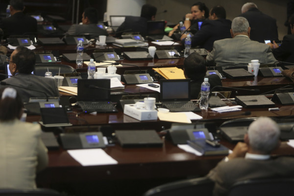 Diputados serán electos por padrinazgo político