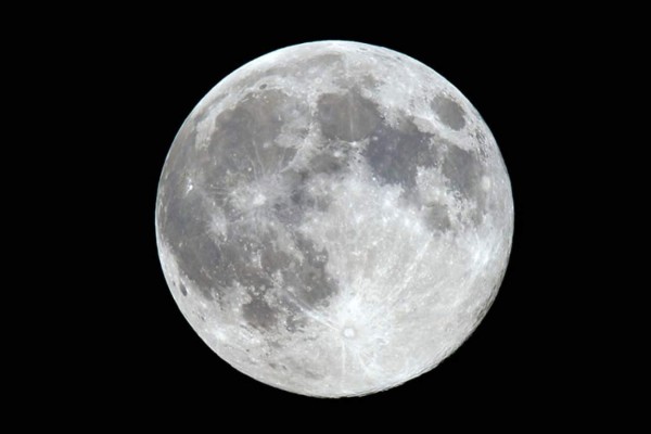 Fotos: la superluna encanta a los amantes de la astronomía