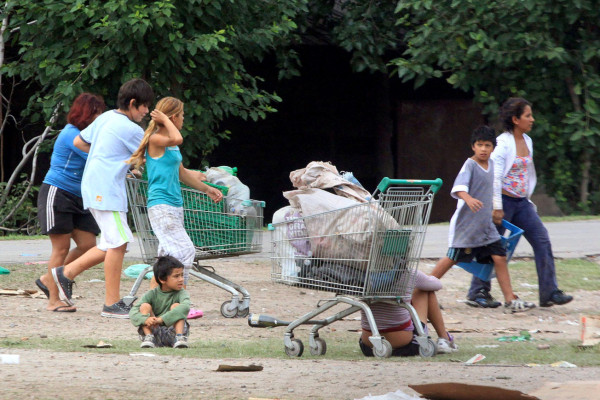 Violentos saqueos se extienden por toda Argentina
