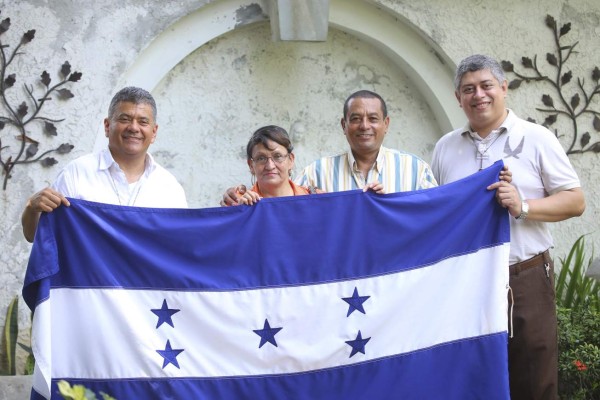 Delegación de San Pedro viaja a conocer al Papa