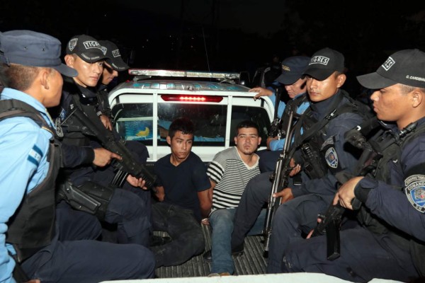 A Duani Bautista Pineda y Denis Alexander Molina los capturaron en una cuartería de la colonia Armando Gale.