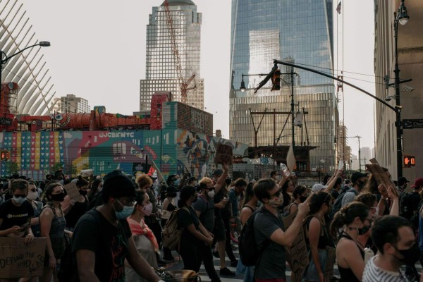 Nueva York levanta el toque de queda tras otro día de protestas pacíficas