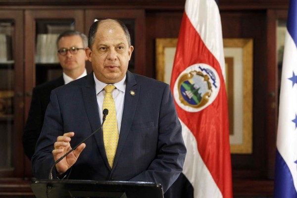 Presidente de Costa Rica niega presión al Sica