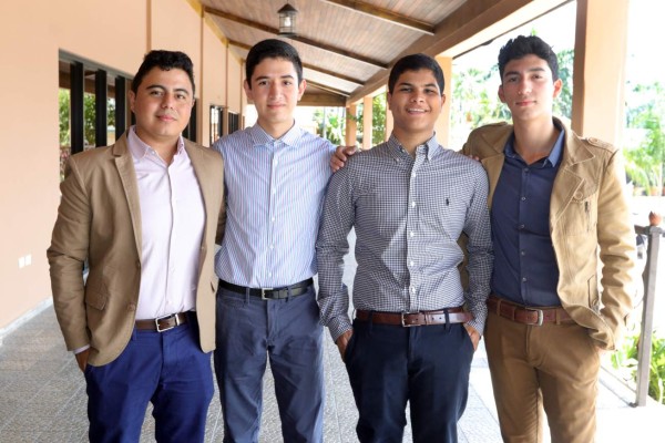 Desayuno de la Holly Family Bilingual School