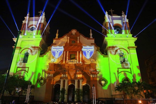 Impresionante videomapping en catedral de San Pedro Sula