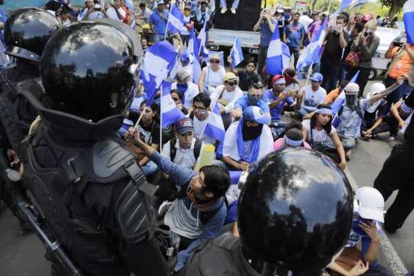 Protestas violentas en Nicaragua dejan seis estudiantes heridos