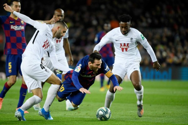 Messi le da triunfo al Barcelona en debut de Quique Setién y recupera la cima