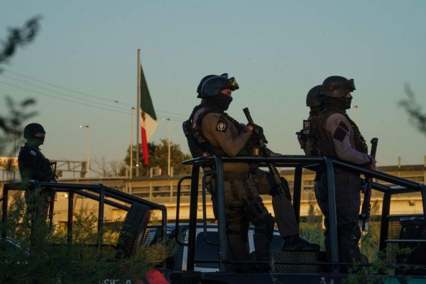EEUU detiene a 14 soldados mexicanos por cruzar frontera en Texas