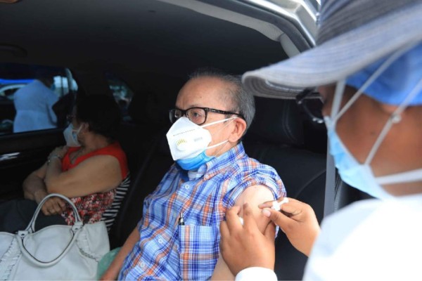 Van más de 4,300 ancianos protegidos contra el covid en Honduras