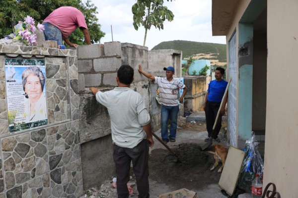 Escucharon gritos dentro de la tumba, creen que la enterraron aún con vida