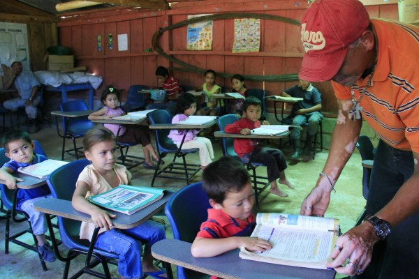 Ayuda llega a escuelas y comunidades de El Merendón