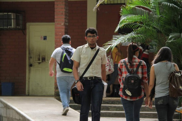 El mejor de la Unah-vs estudia seis horas diarias