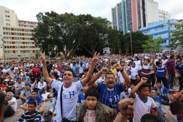 los catrachos alentaron con corazón