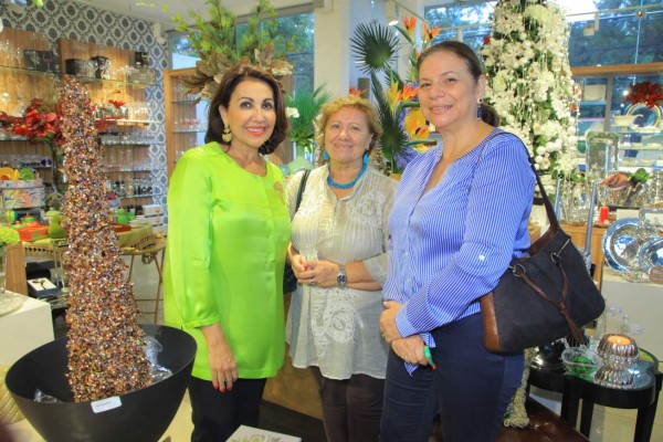 Coctel navideño en tiendas Eleganza