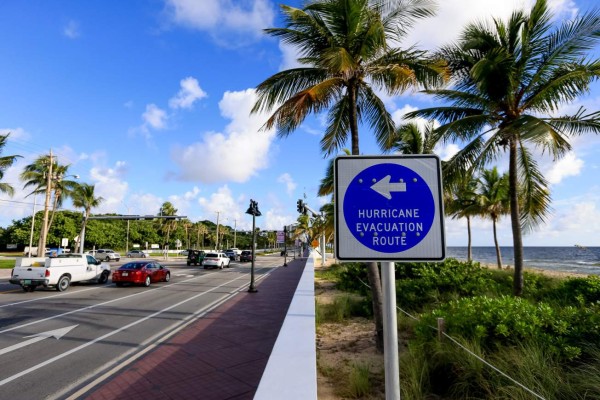 Estados Unidos se prepara ante inminente llegada de Matthew
