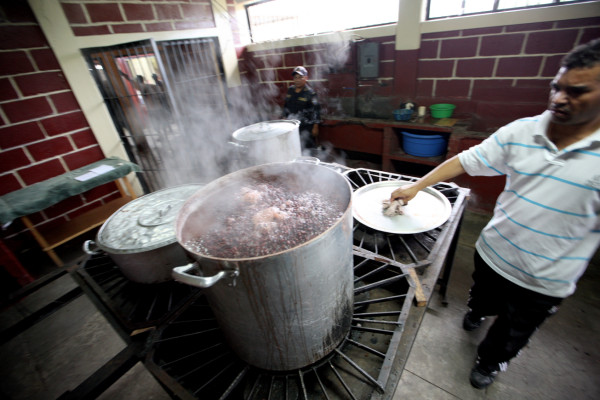 Denuncian hambruna en cárceles de Honduras