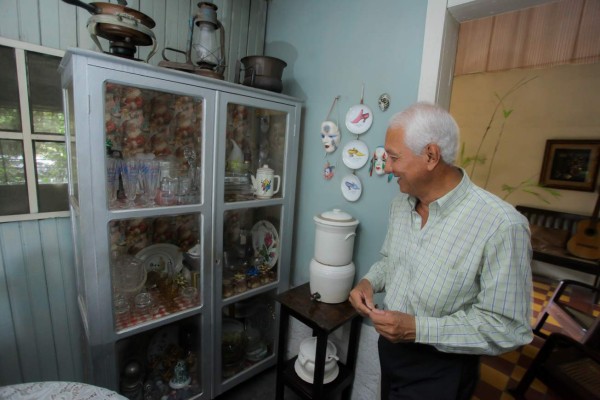 Hondureño convierte en museo antigua pulpería que fue de sus padres