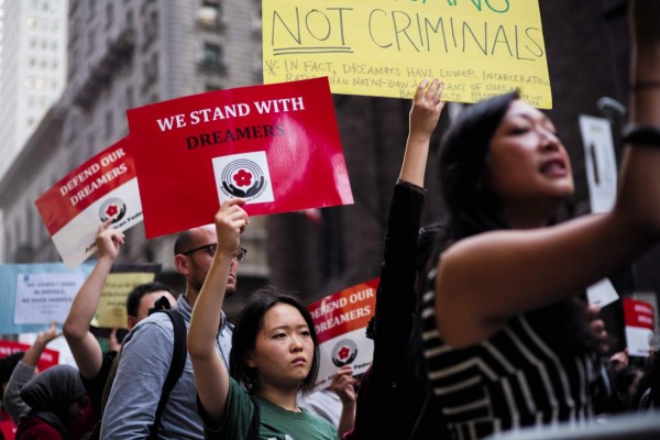 Dreamers celebran derrota judicial de Trump que los aleja de la deportación